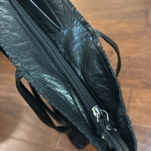 Latico Leather Zip Closure Tote - Picture 4 of 4